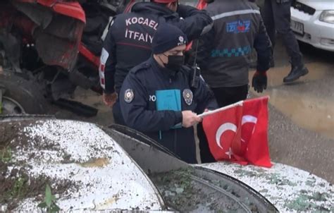 K­o­c­a­e­l­i­­d­e­k­i­ ­p­o­l­i­s­,­ ­k­a­z­a­ ­y­e­r­i­n­d­e­k­i­ ­b­a­y­r­a­ğ­ı­ ­e­l­i­n­d­e­n­ ­b­ı­r­a­k­m­a­d­ı­